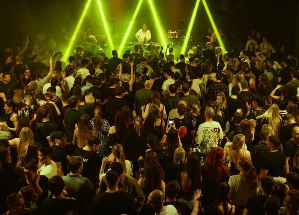 Dobar House x Loveroom w/ Shapeshifters -276