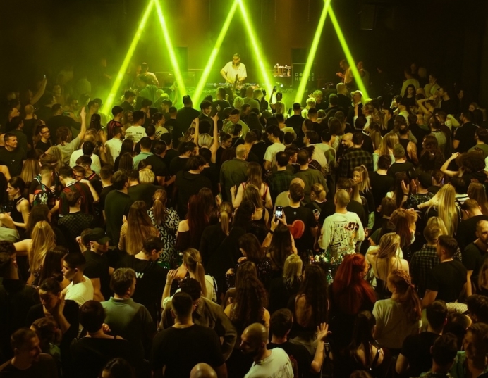 Dobar House x Loveroom w/ Shapeshifters -276