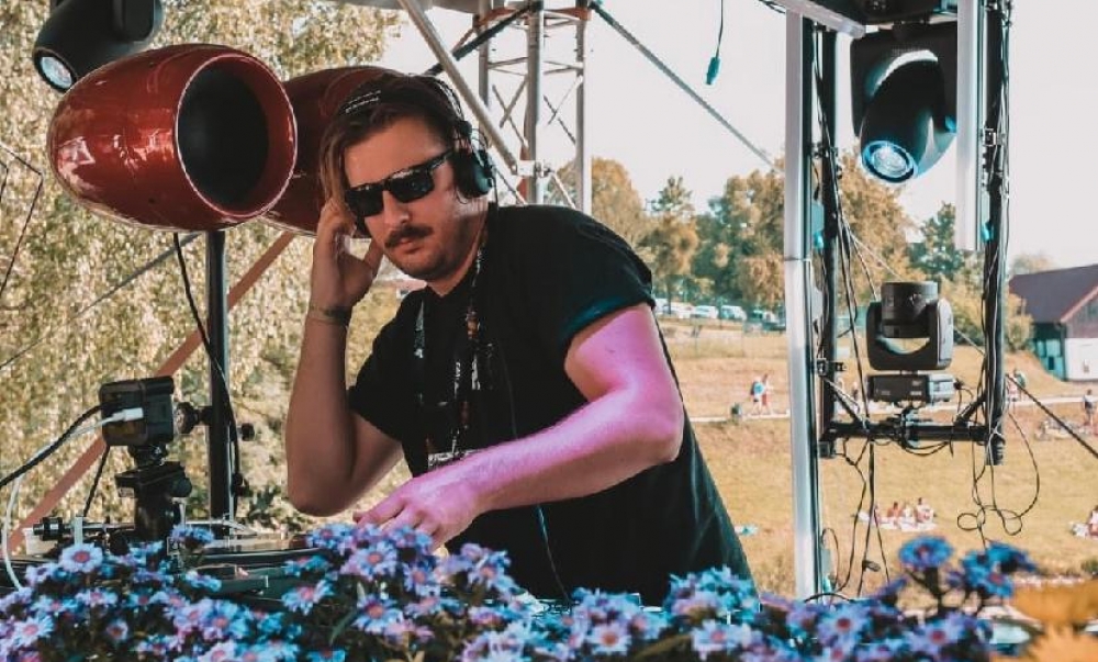 Artist Highlight: Daniel Neighbour-83